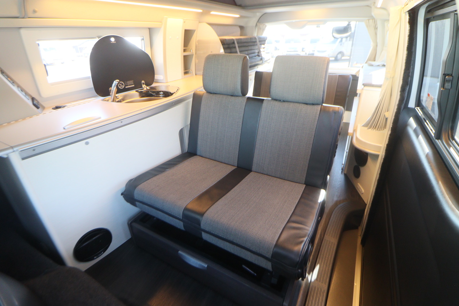 キャンピングカーバンコン