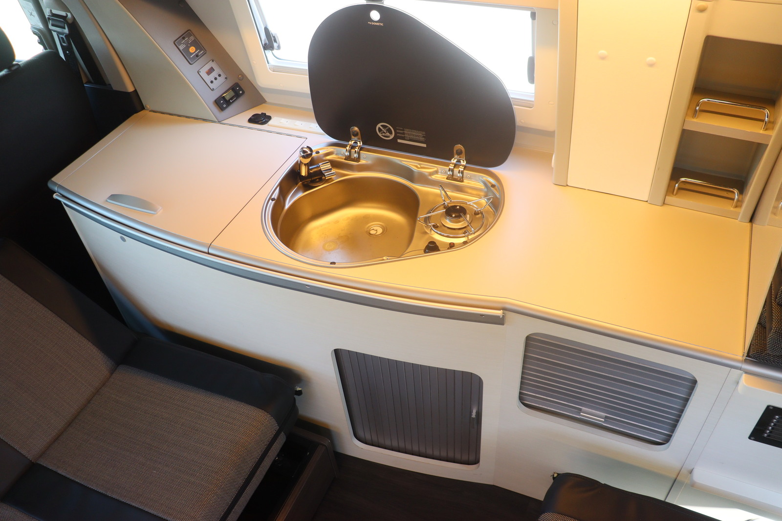 キャンピングカーバンコン