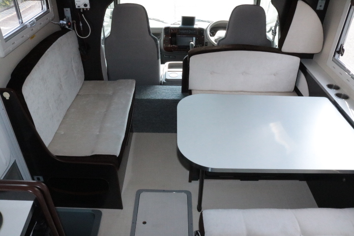 キャンピングカーキャブコン