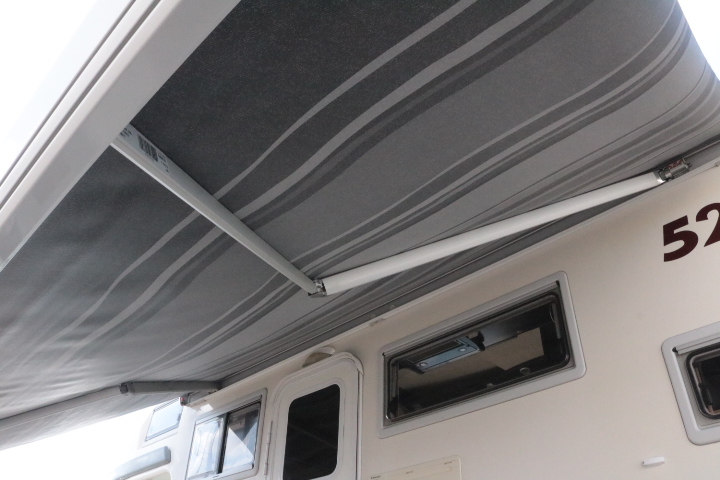 キャンピングカーキャブコン