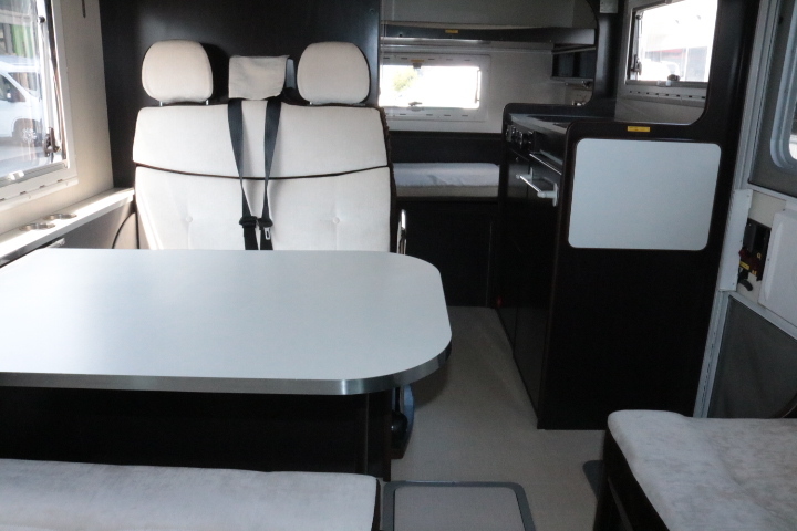 キャンピングカーキャブコン