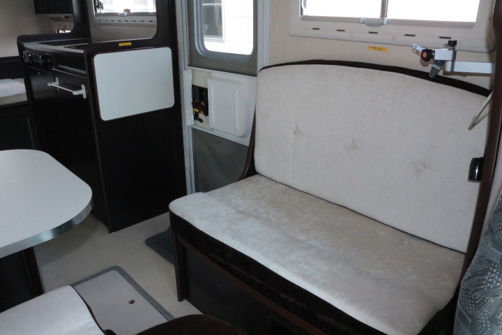 キャンピングカーキャブコン