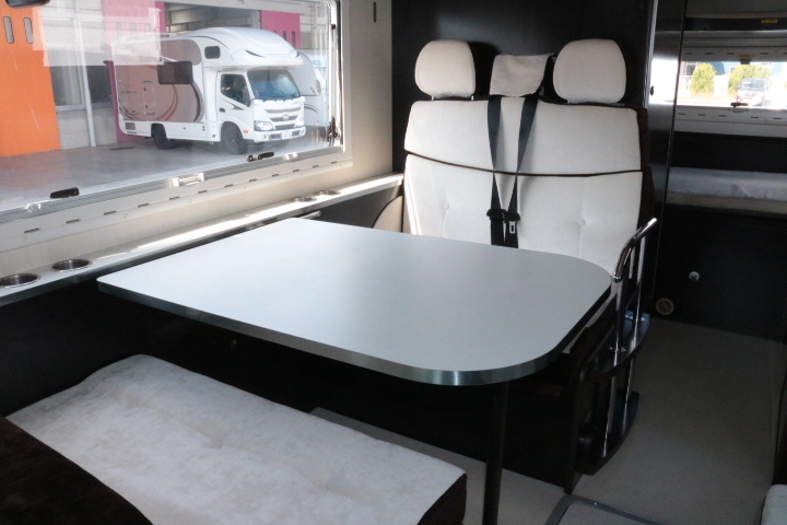 キャンピングカーキャブコン