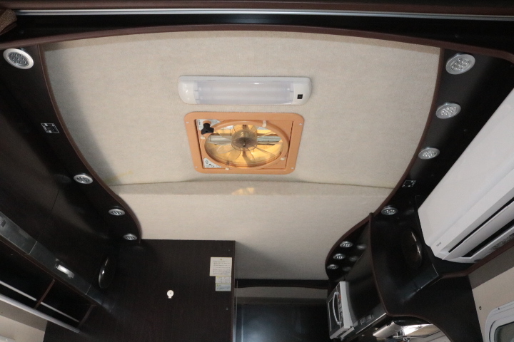 キャンピングカーキャブコン