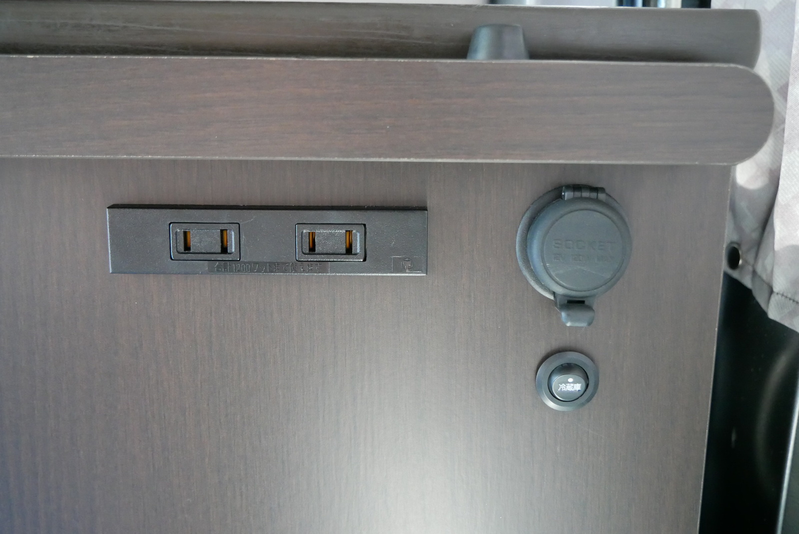 キャンピングカー軽キャンパー