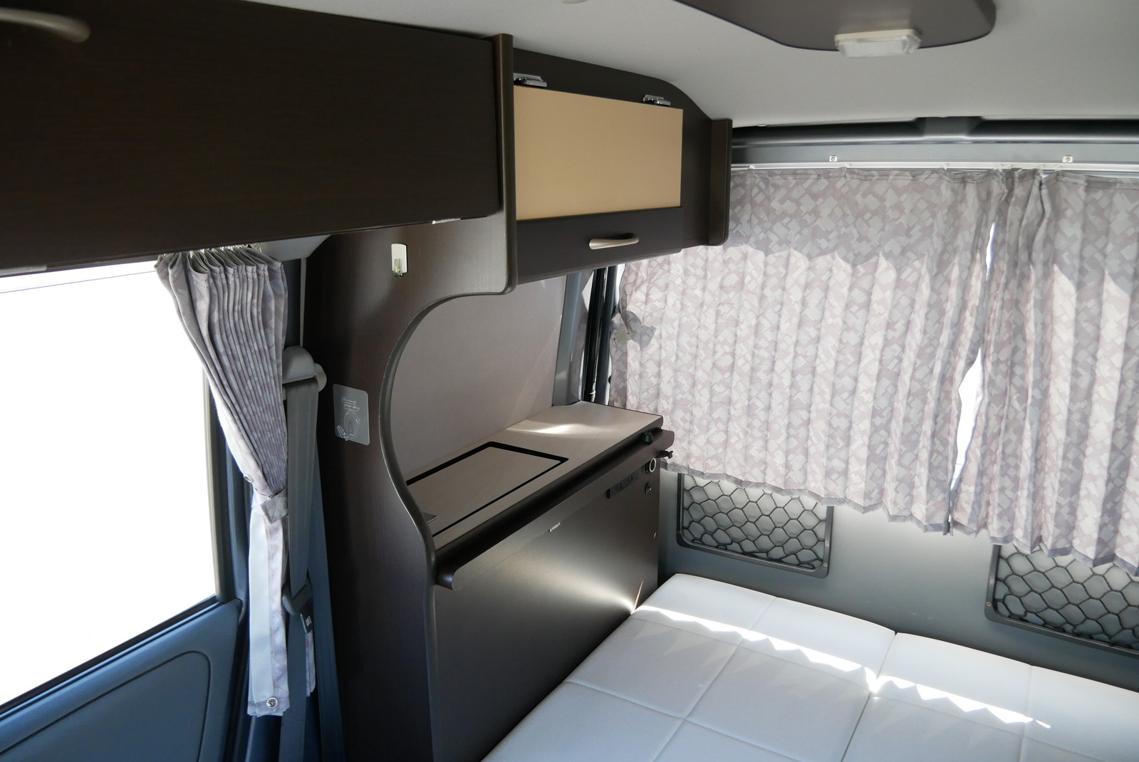 キャンピングカー軽キャンパー