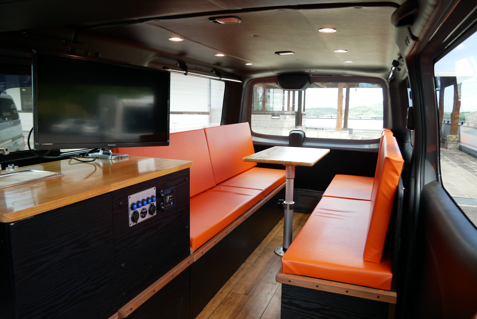 キャンピングカーバンコン