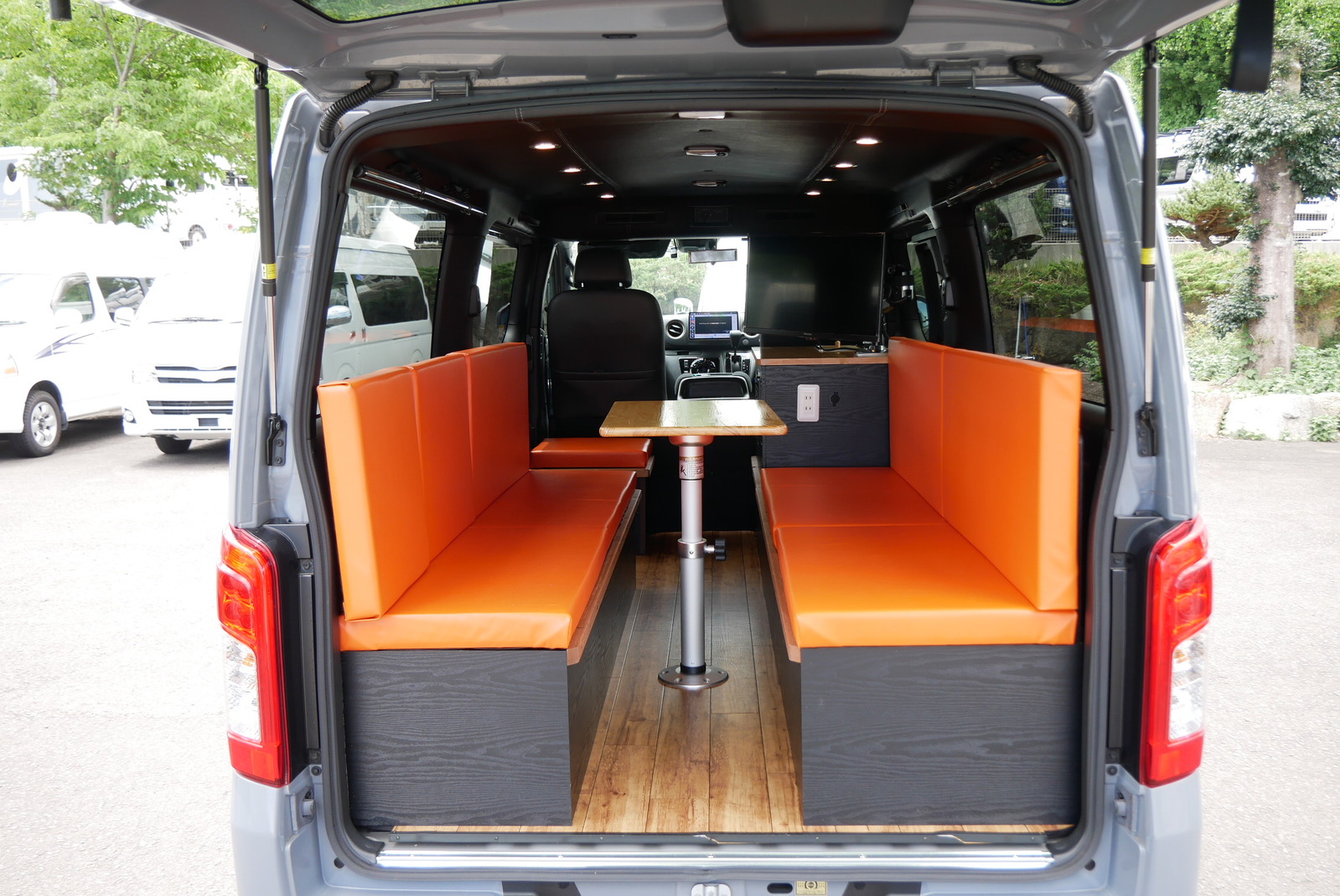 キャンピングカーバンコン