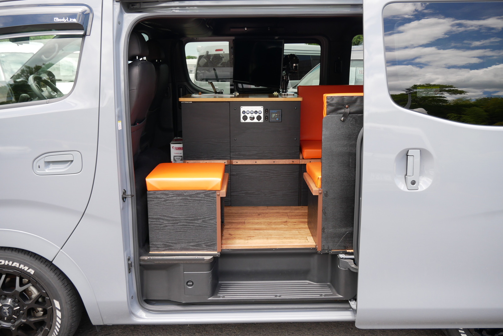 キャンピングカーバンコン