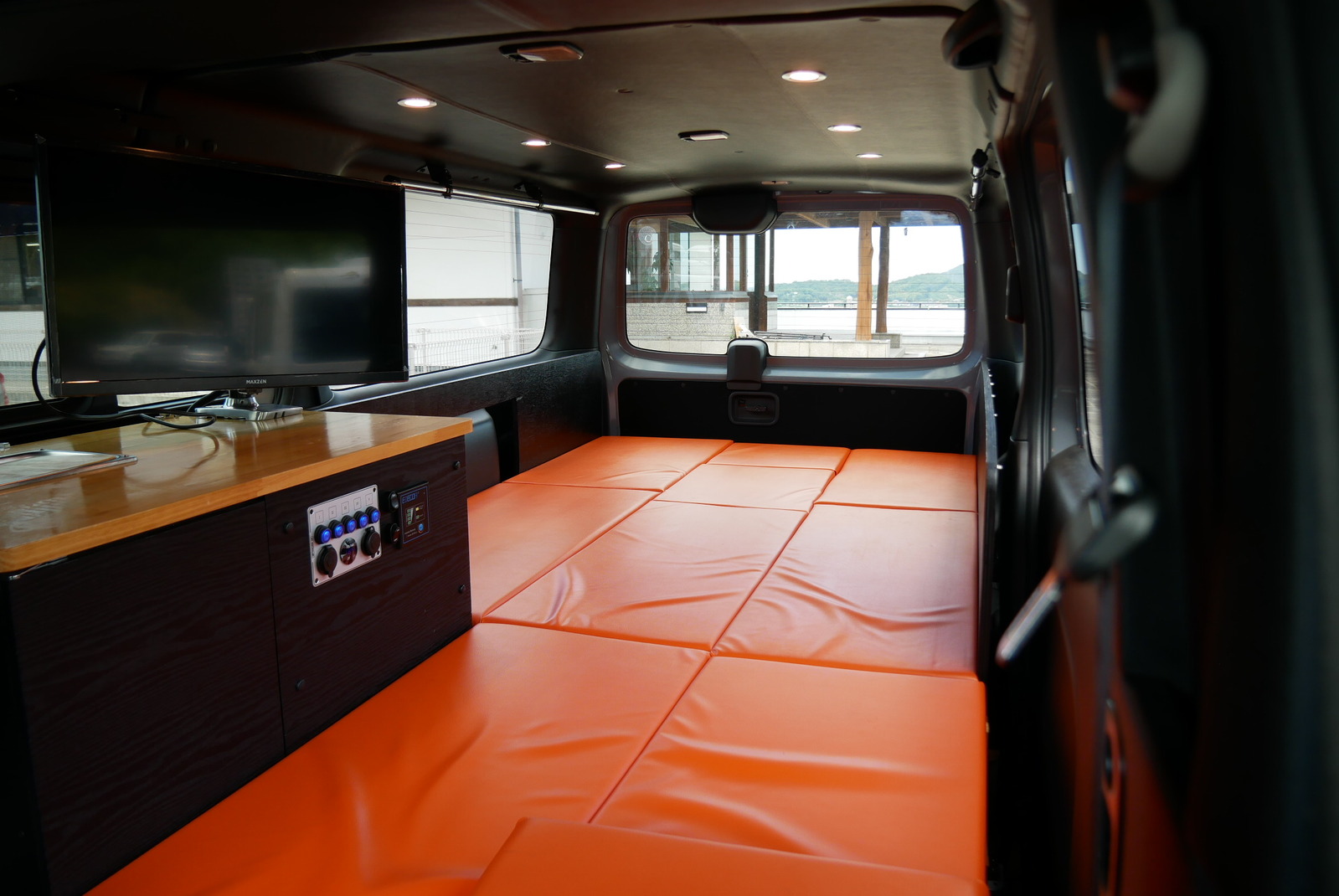 キャンピングカーバンコン