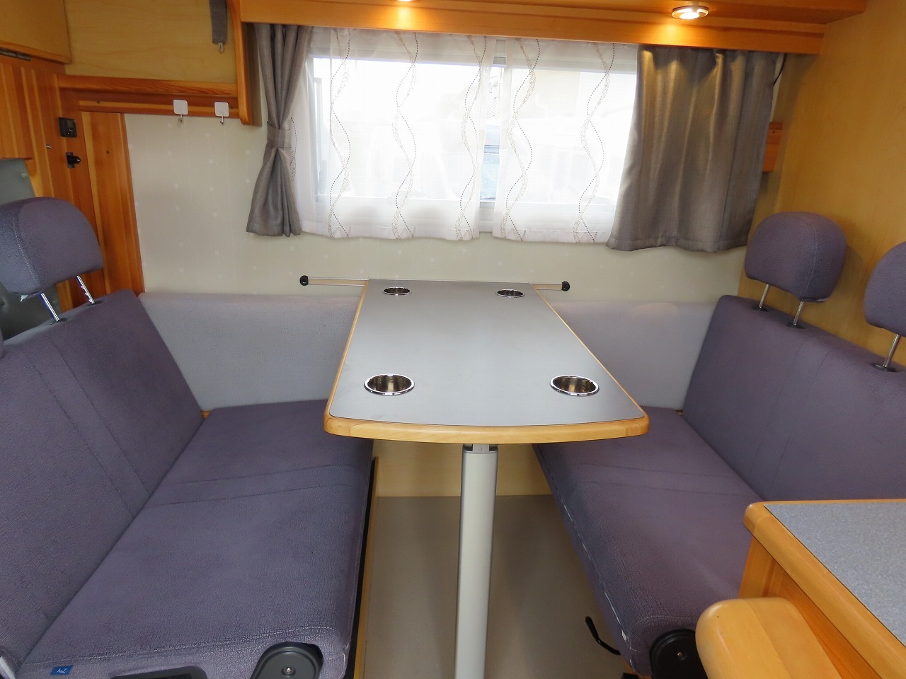 キャンピングカーキャブコン