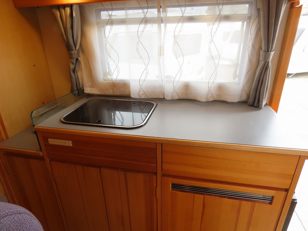 キャンピングカーキャブコン