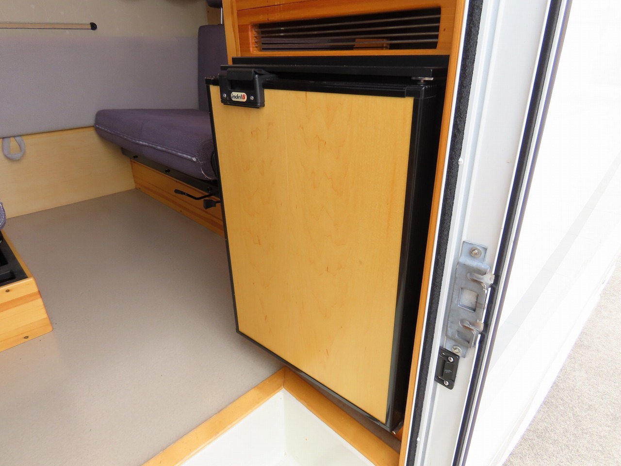 キャンピングカーキャブコン