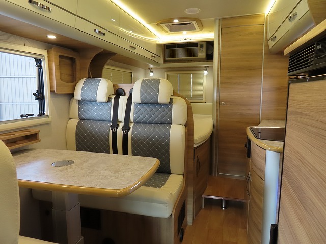 キャンピングカーキャブコン