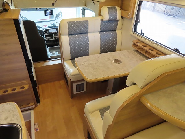 キャンピングカーキャブコン