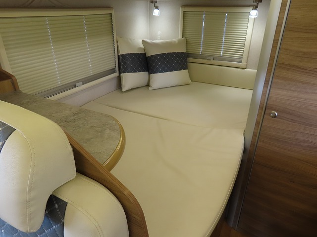 キャンピングカーキャブコン