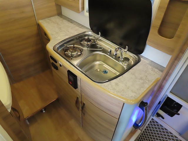 キャンピングカーキャブコン