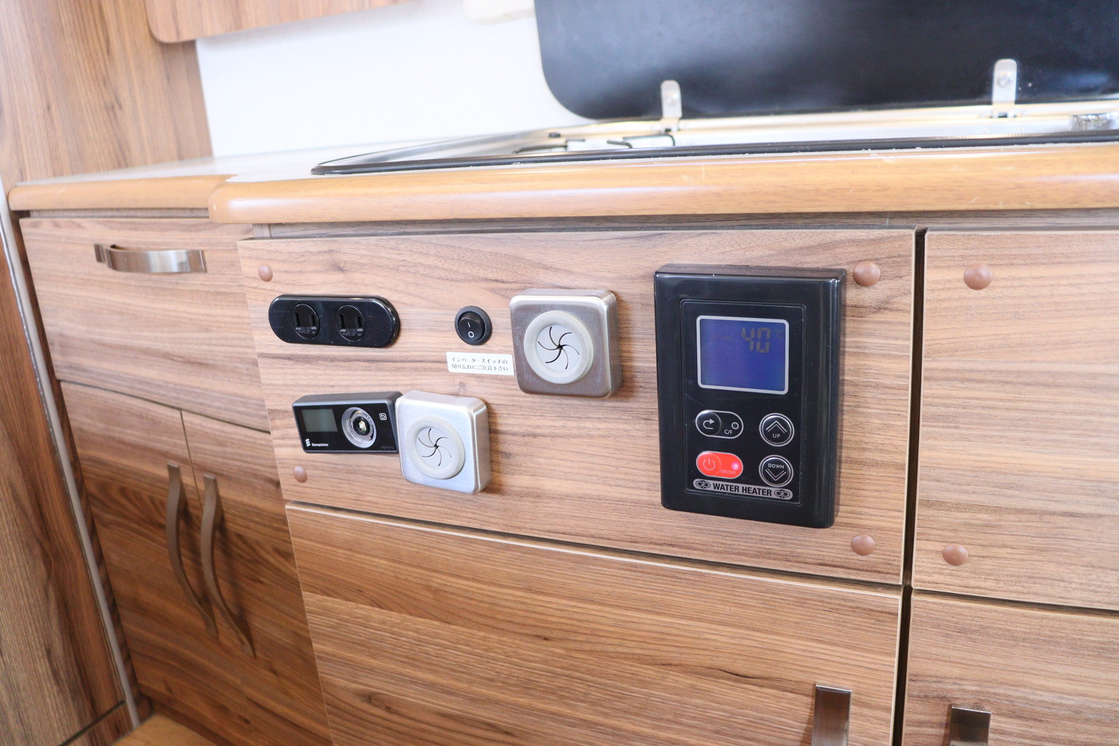 キャンピングカーキャブコン