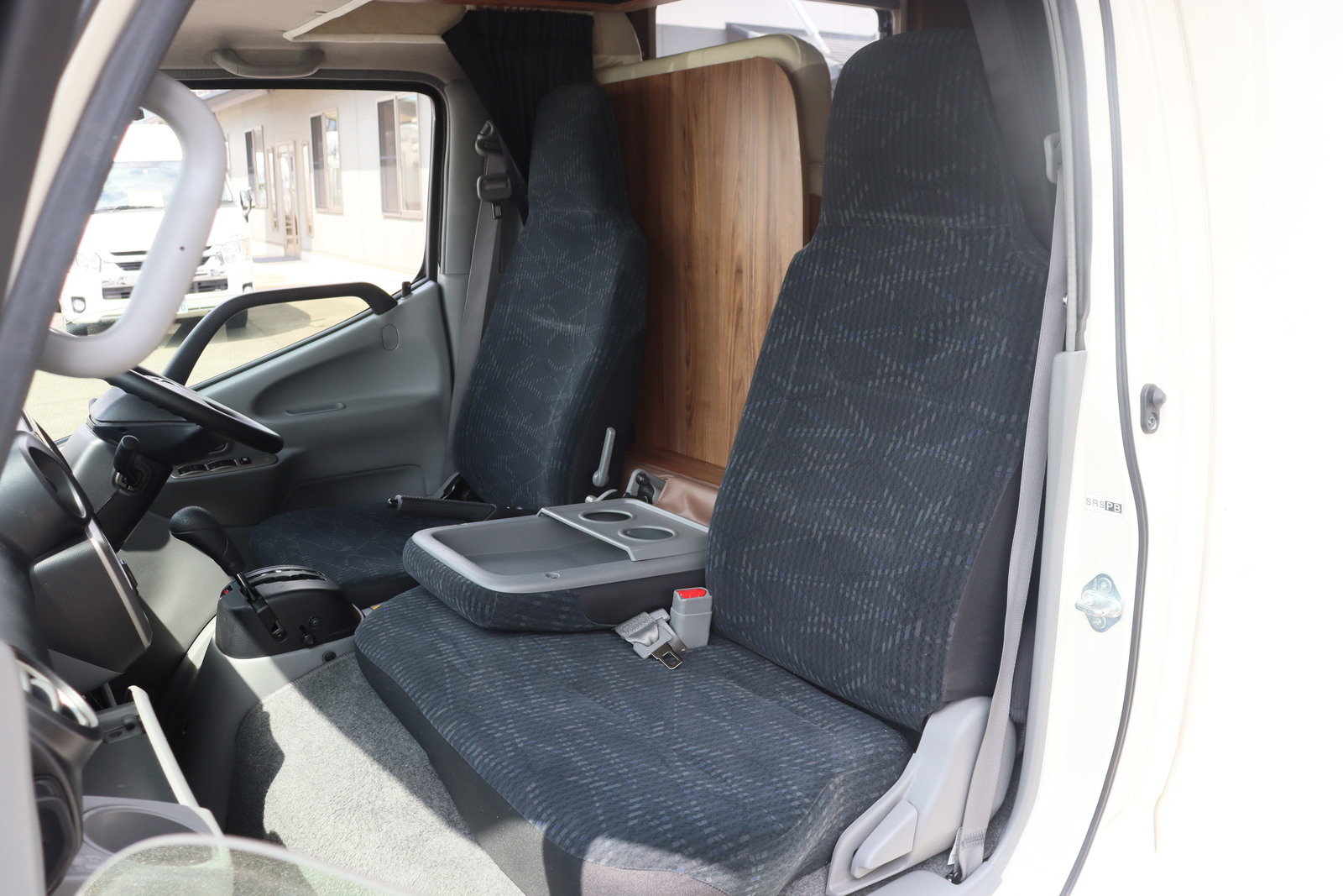 キャンピングカーキャブコン