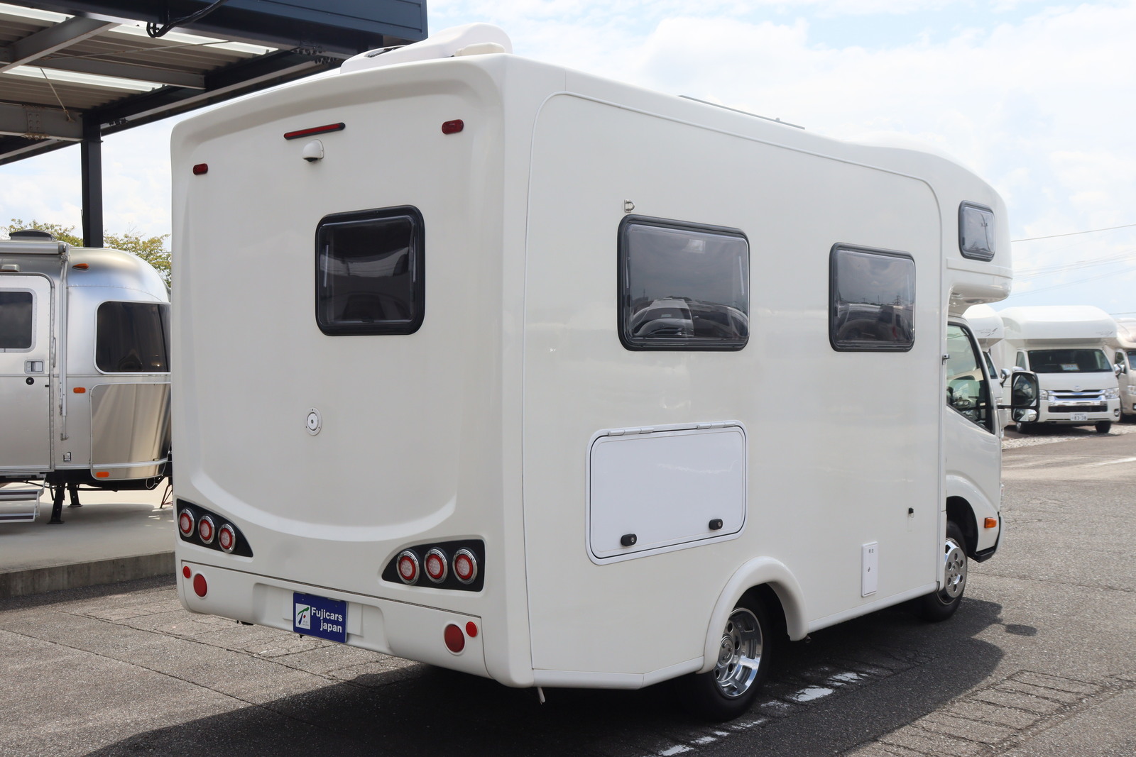 キャンピングカーキャブコン