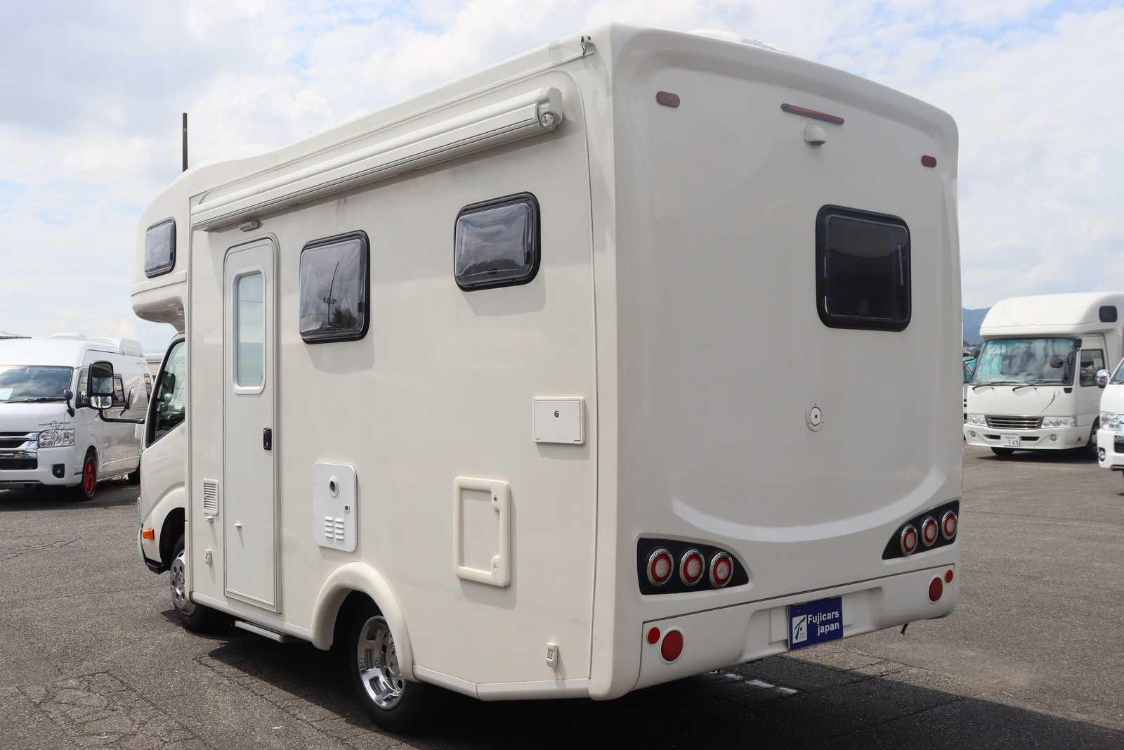 キャンピングカーキャブコン