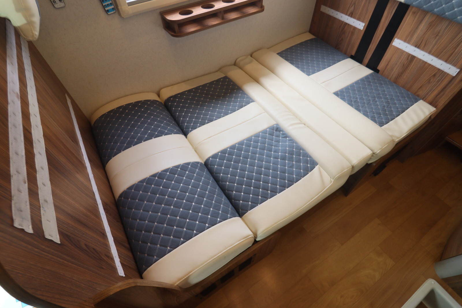 キャンピングカーキャブコン