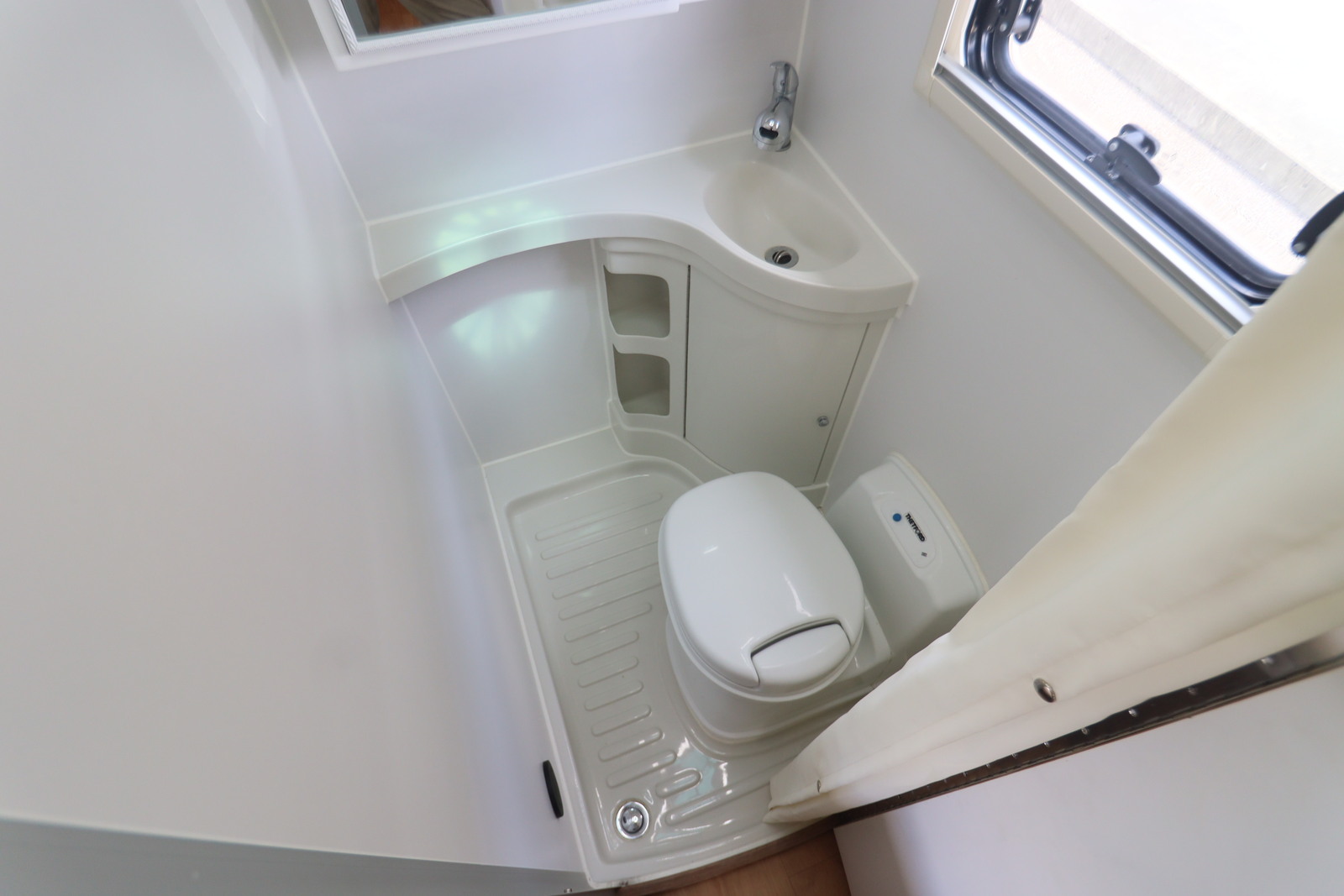 キャンピングカーキャブコン