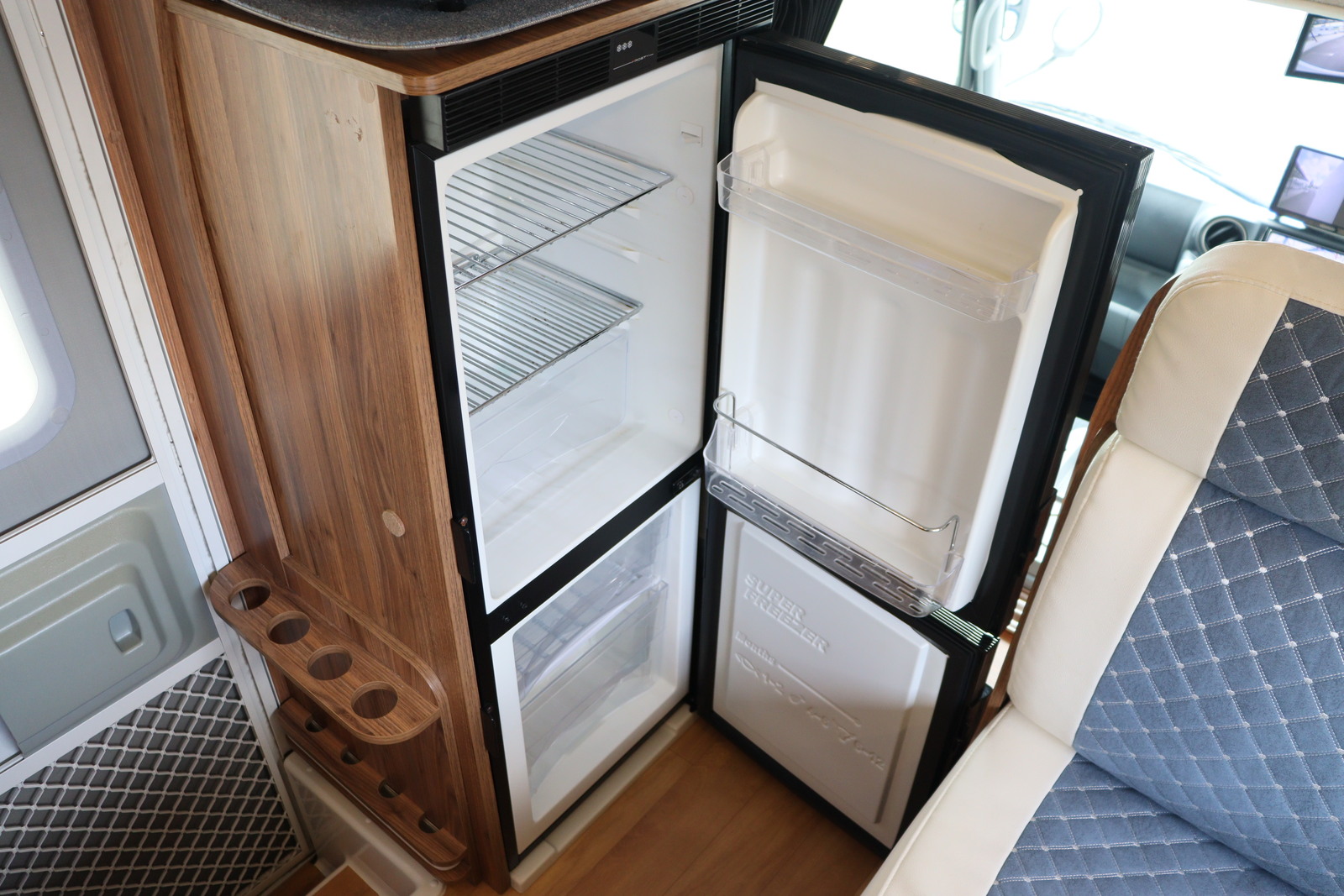 キャンピングカーキャブコン