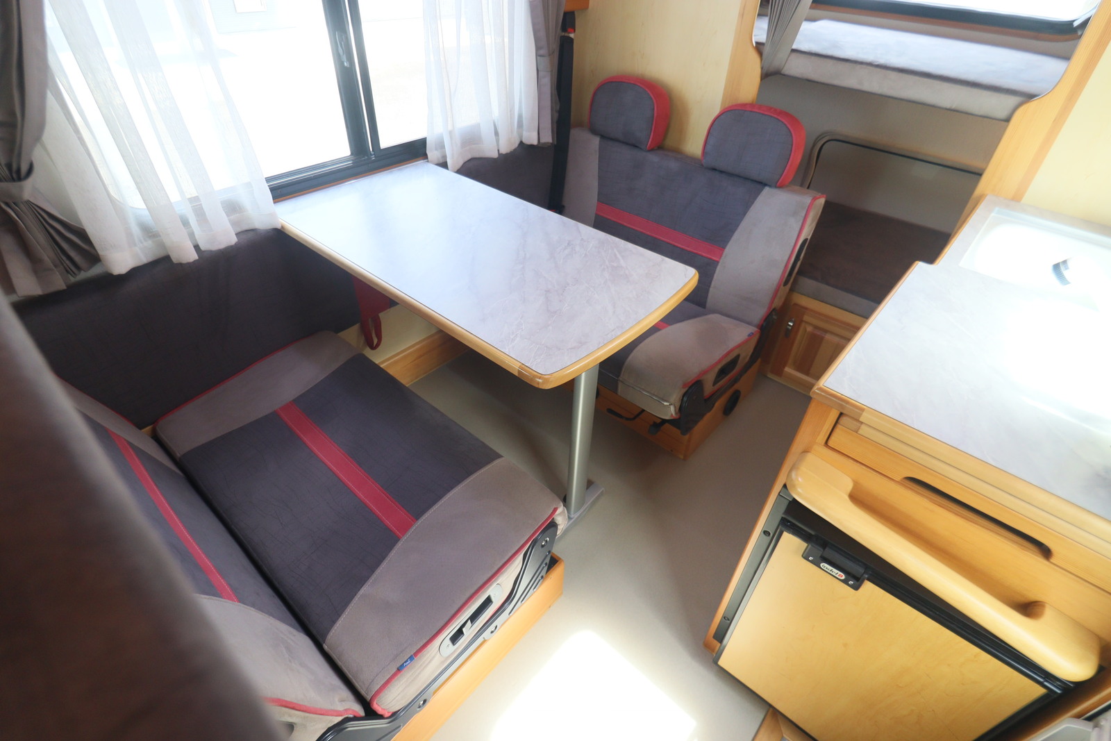 キャンピングカーキャブコン