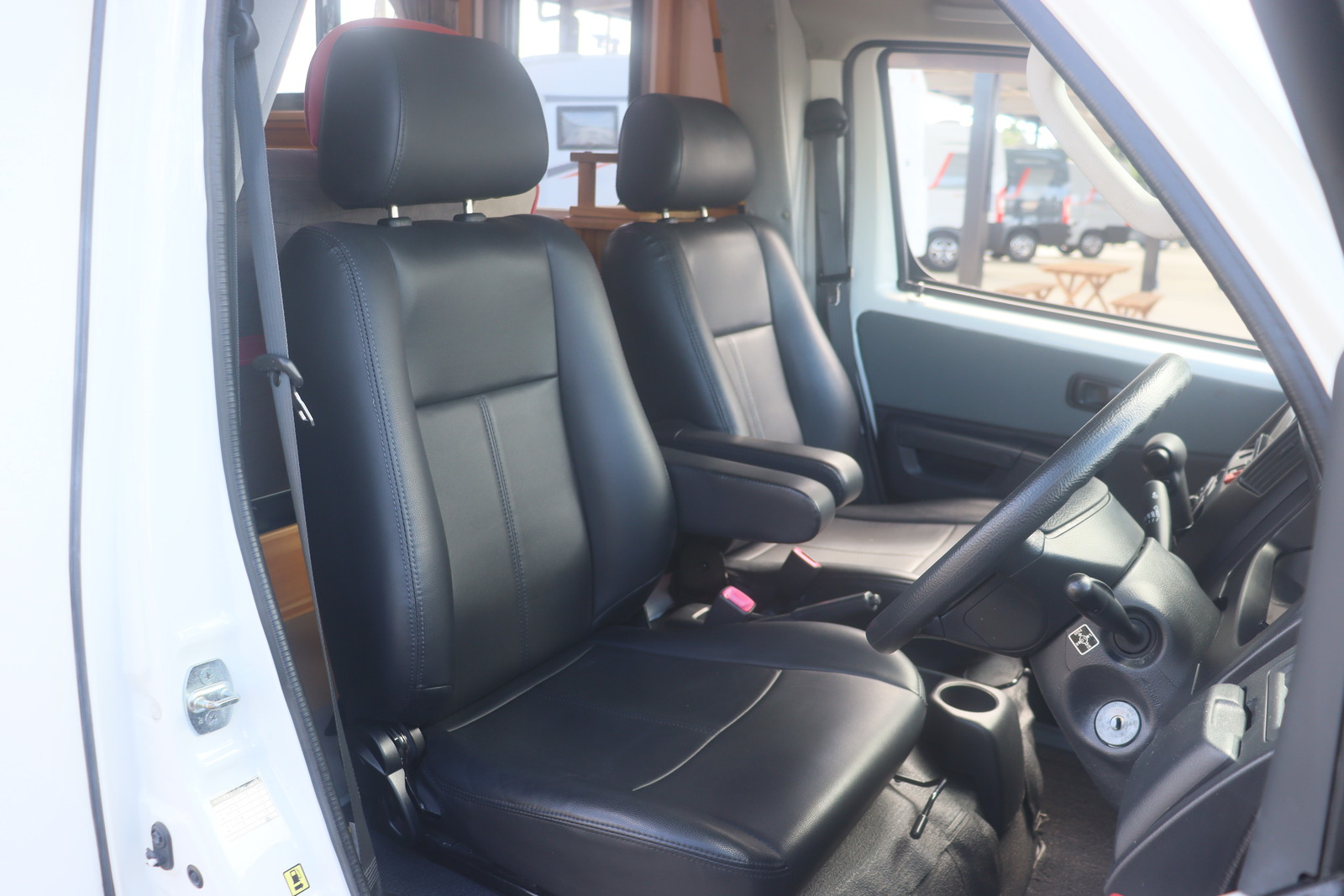 キャンピングカーキャブコン