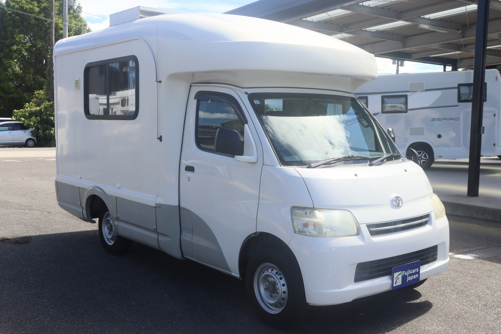 キャンピングカーキャブコン