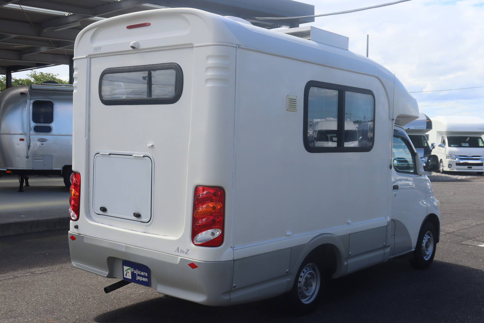 キャンピングカーキャブコン