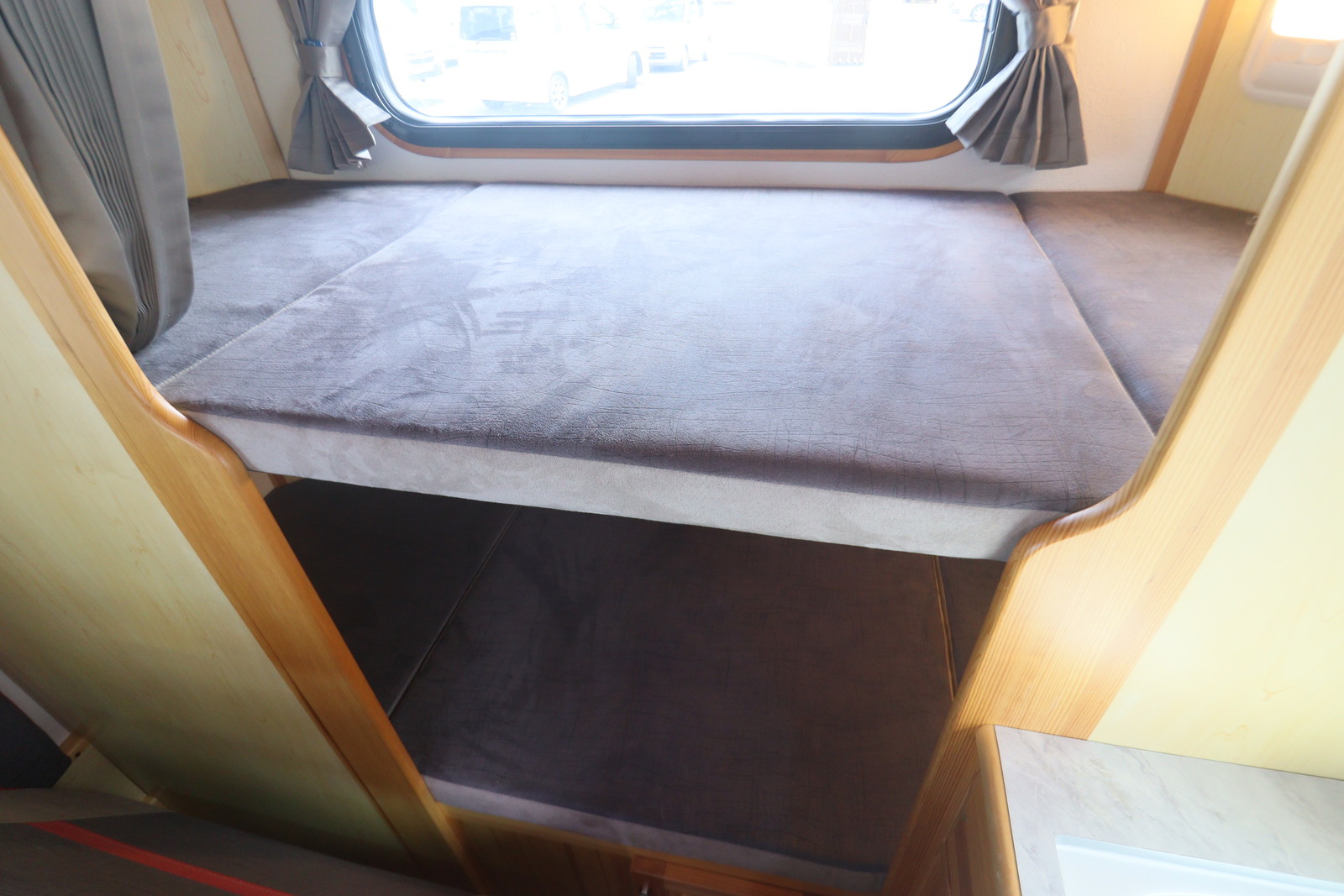 キャンピングカーキャブコン