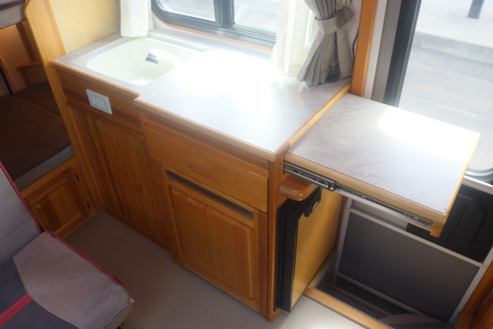 キャンピングカーキャブコン