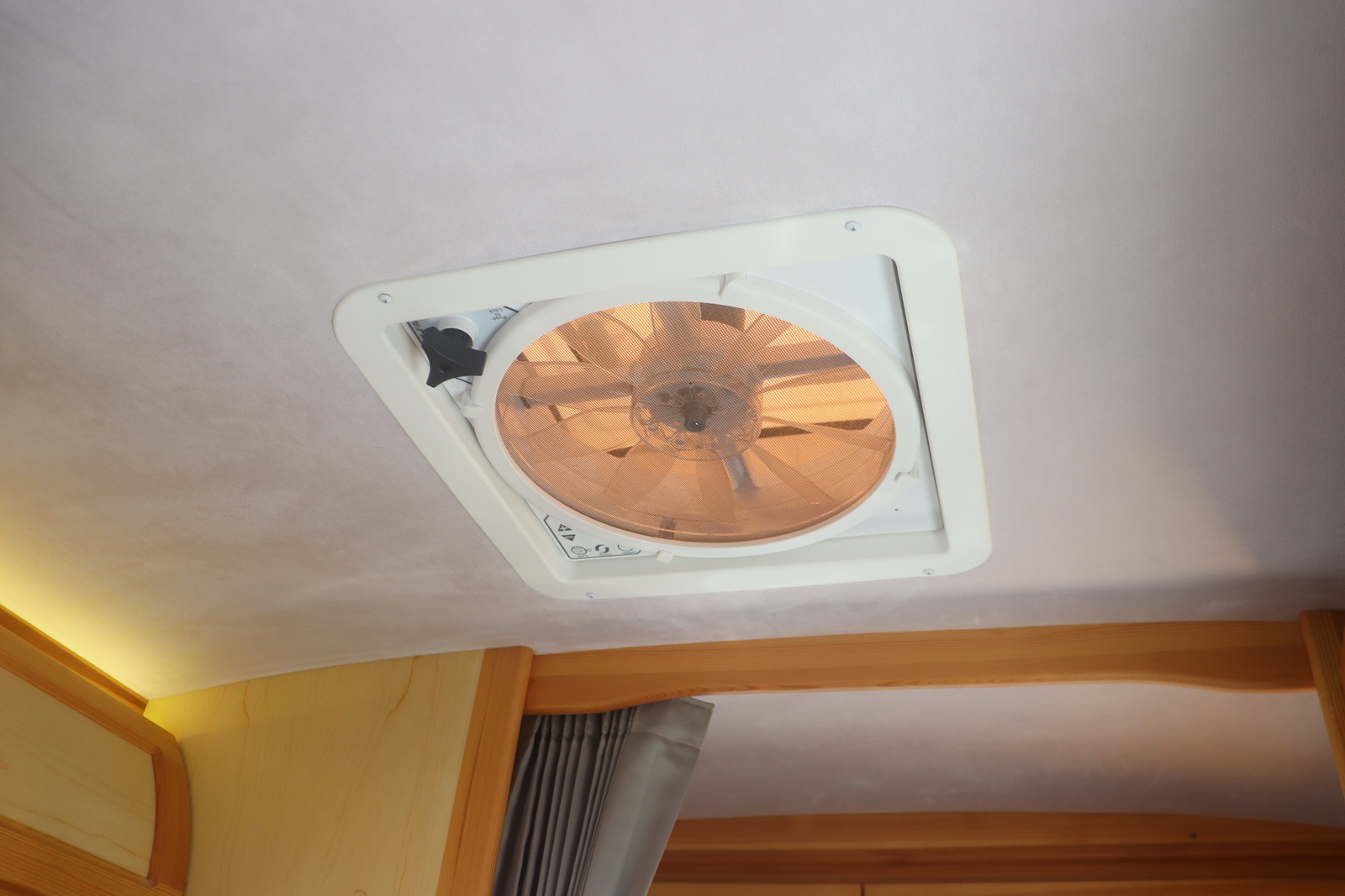 キャンピングカーキャブコン