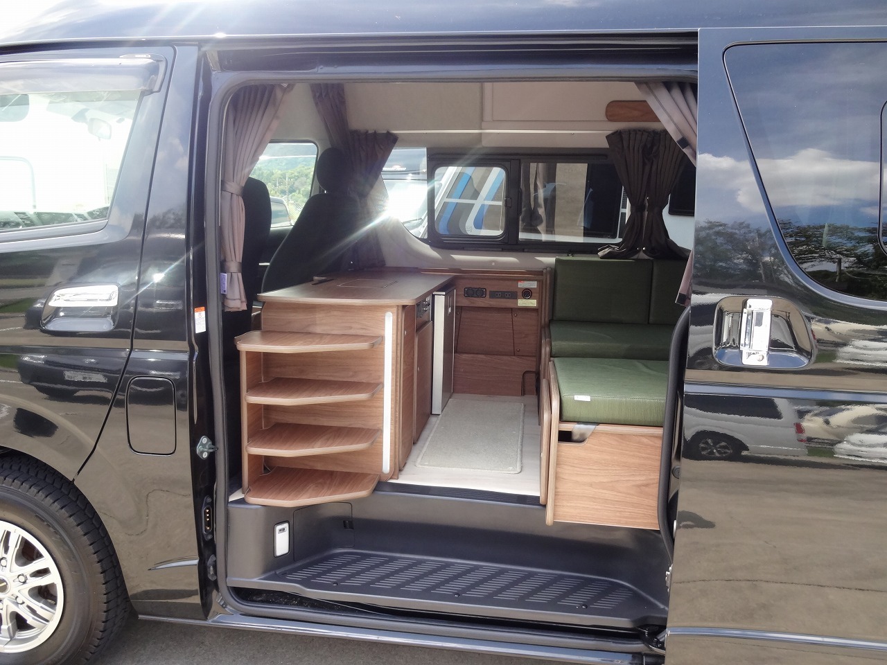 キャンピングカーバンコン