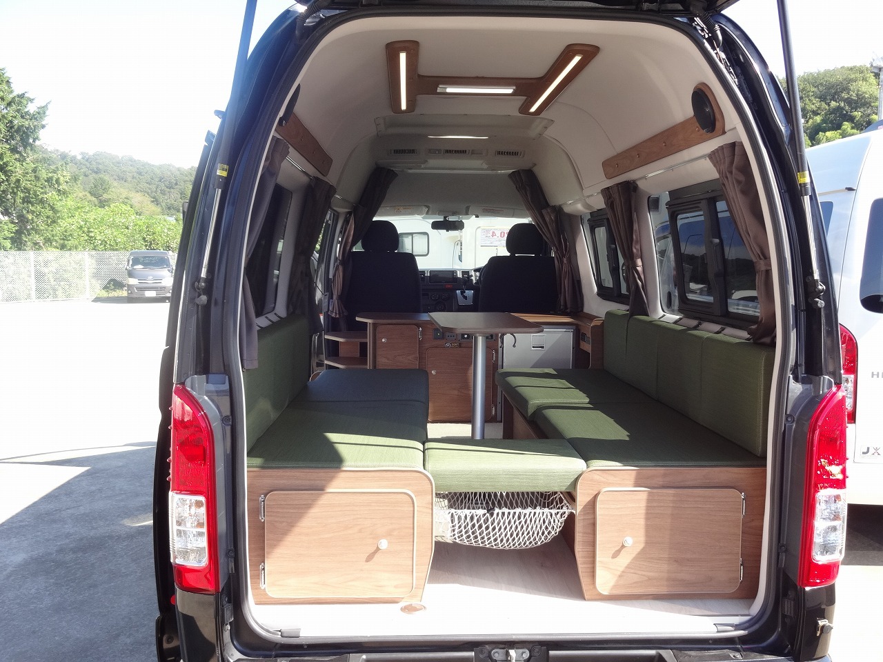 キャンピングカーバンコン