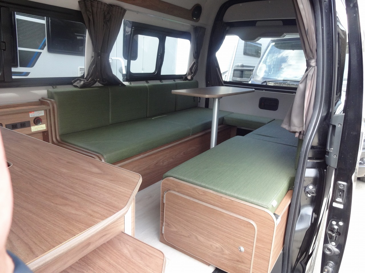 キャンピングカーバンコン