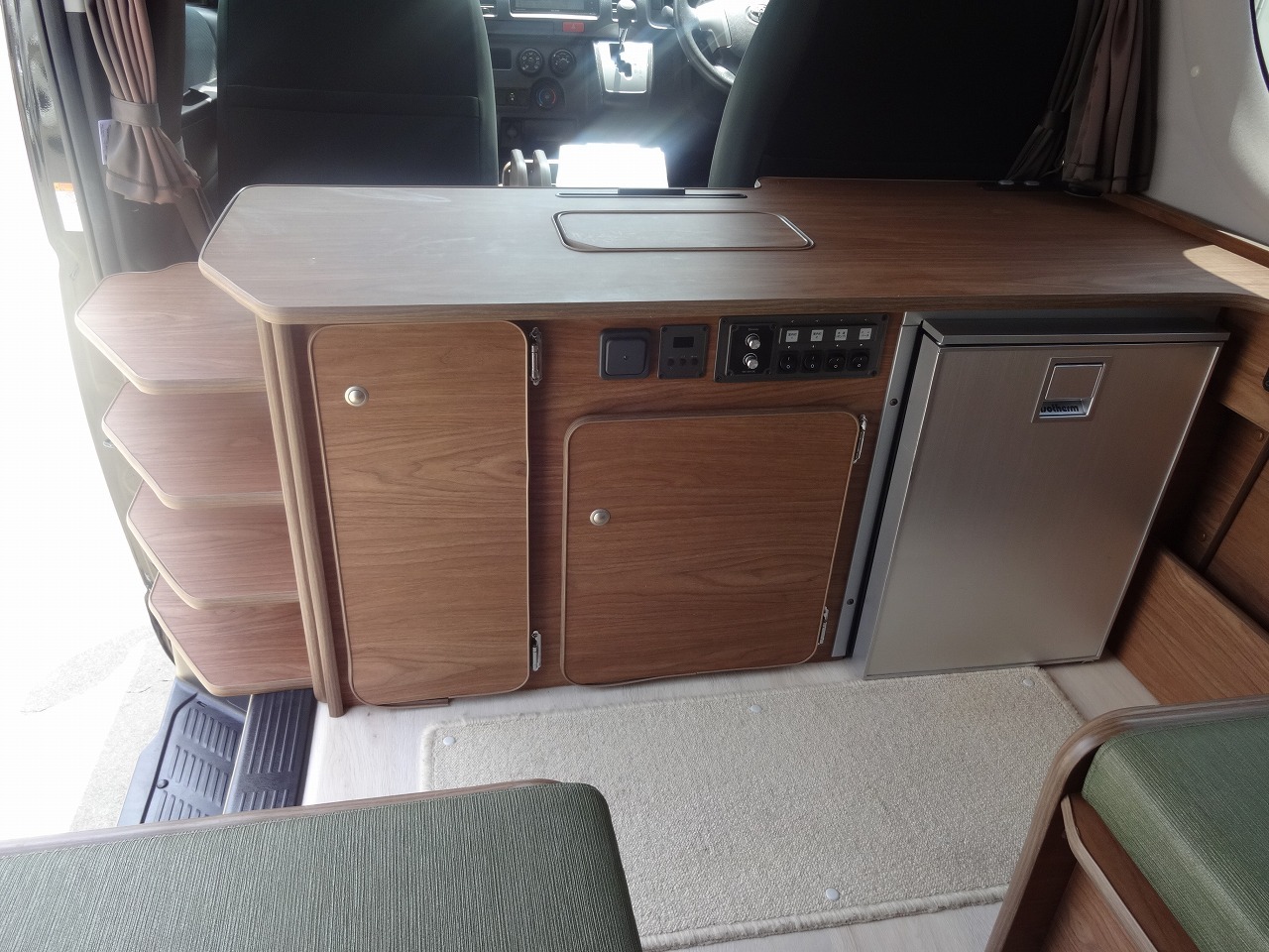 キャンピングカーバンコン