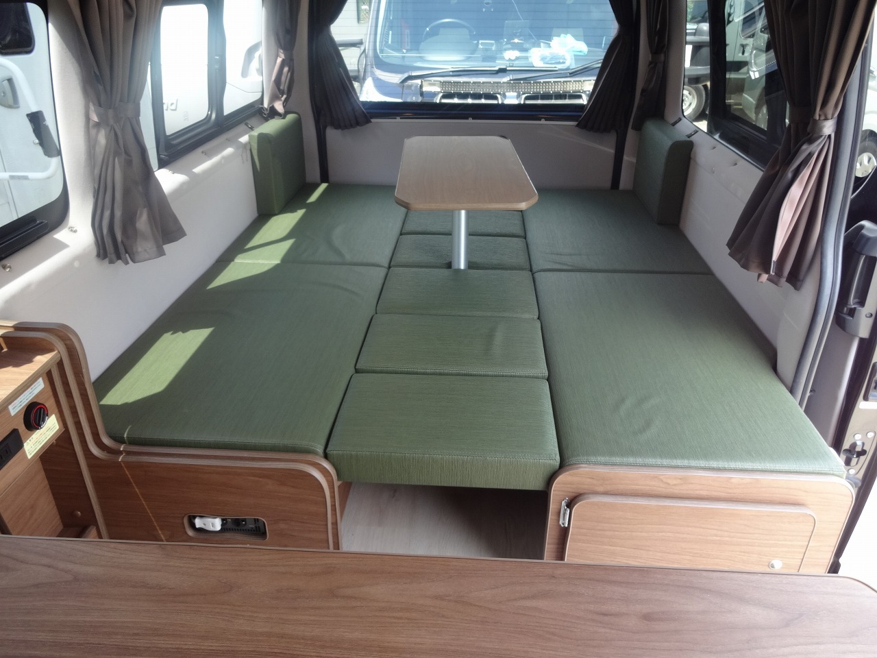 キャンピングカーバンコン