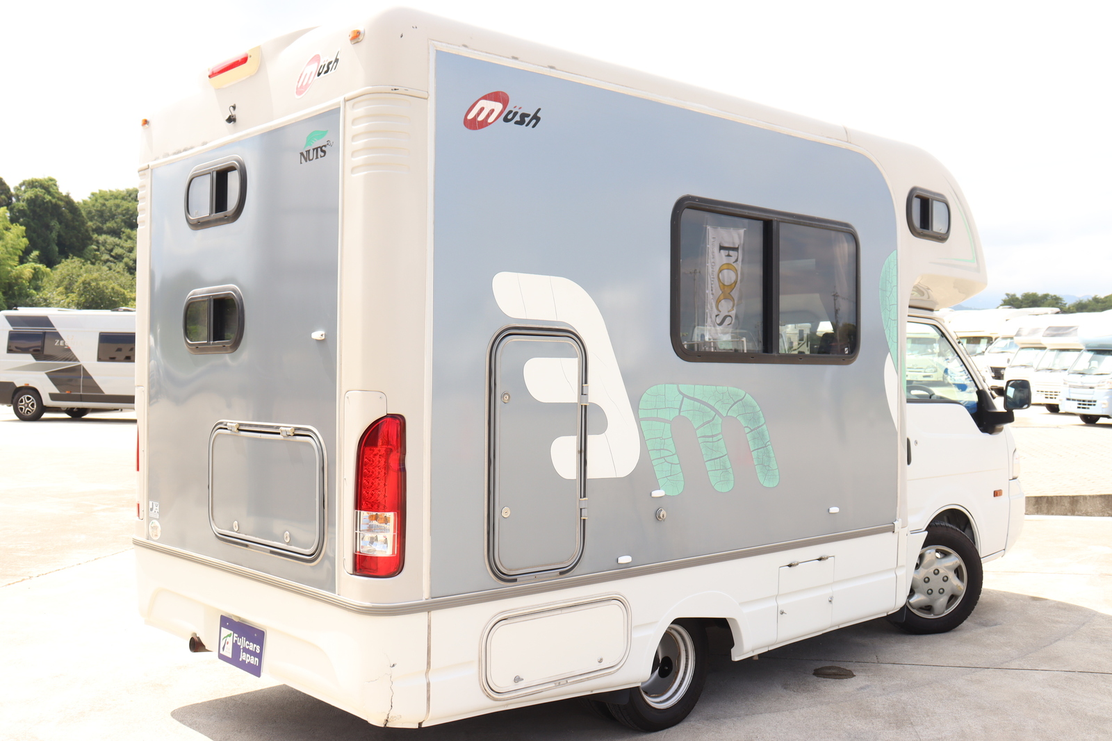 キャンピングカーキャブコン