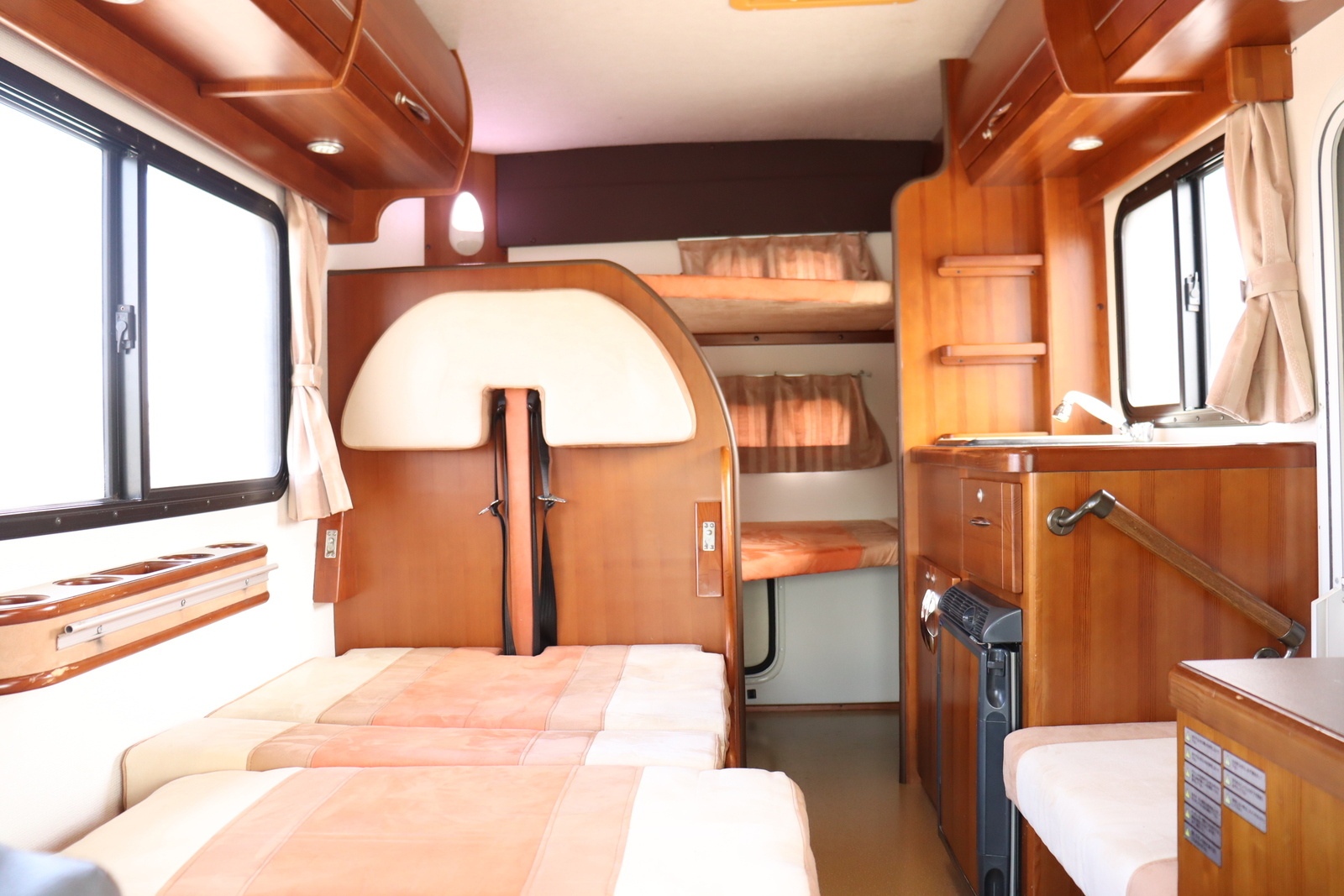 キャンピングカーキャブコン