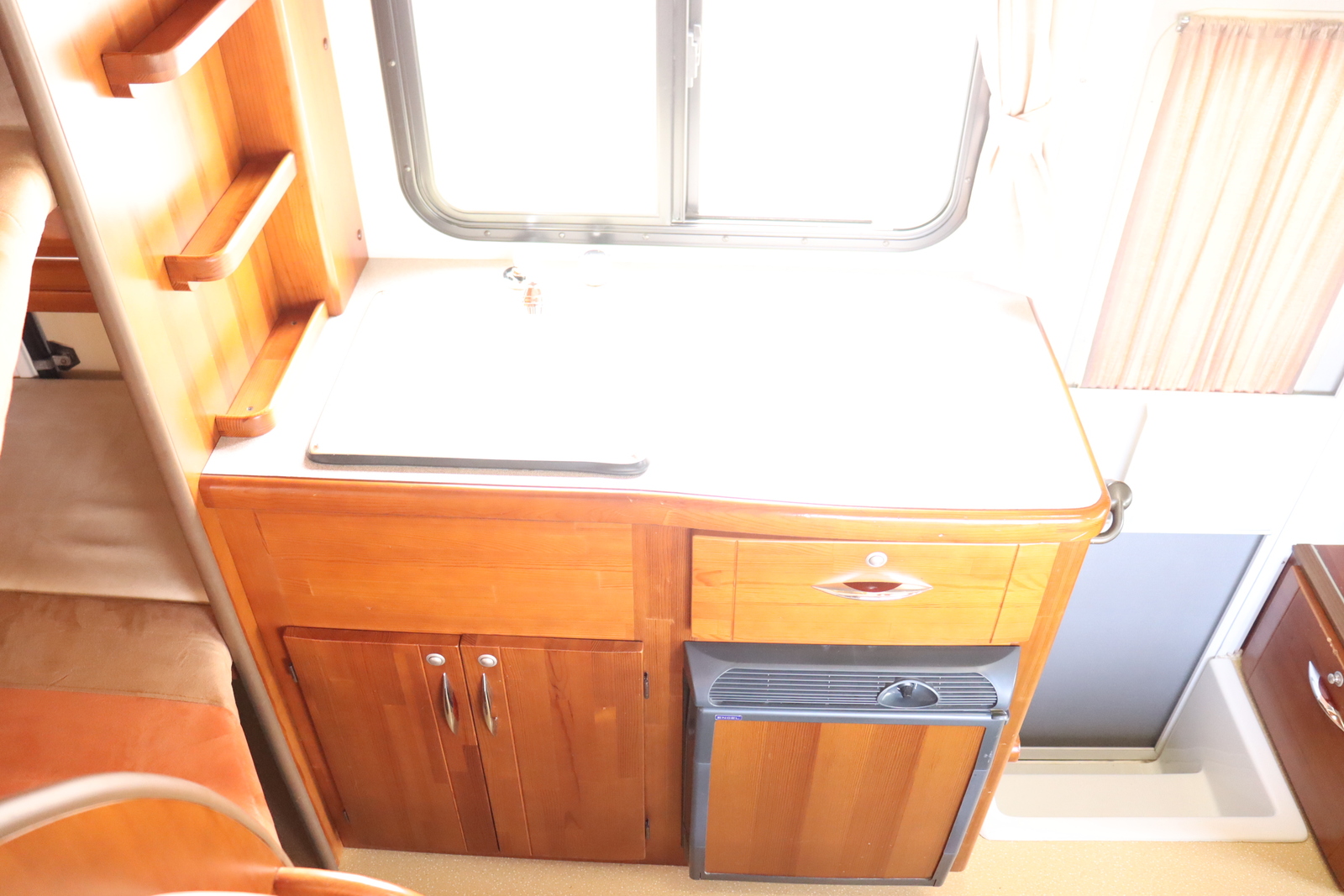 キャンピングカーキャブコン