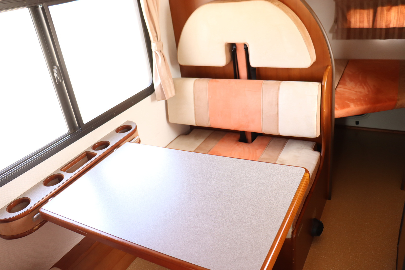 キャンピングカーキャブコン