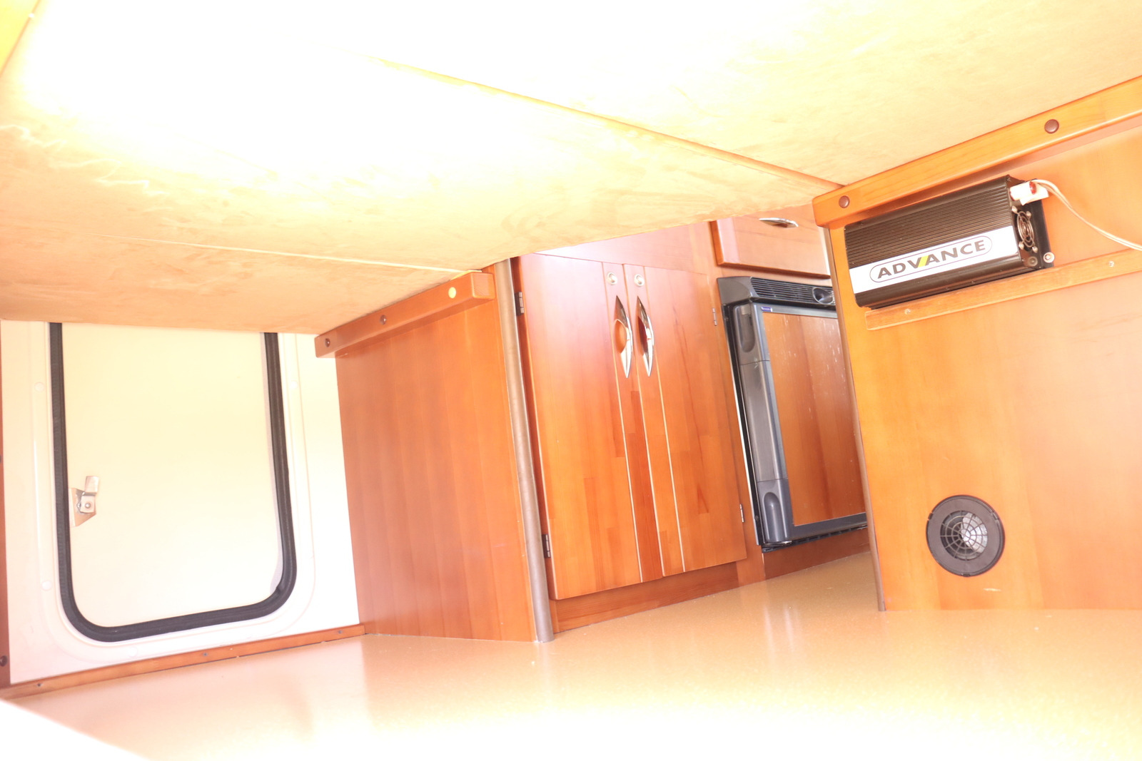 キャンピングカーキャブコン