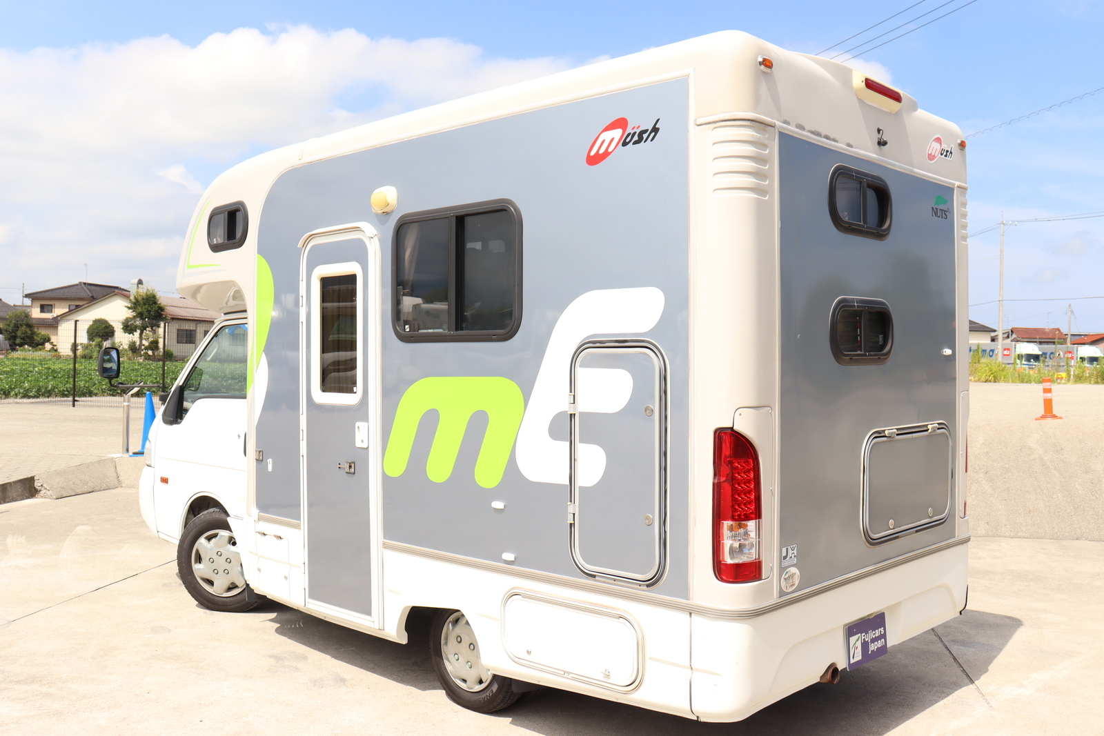 キャンピングカーキャブコン