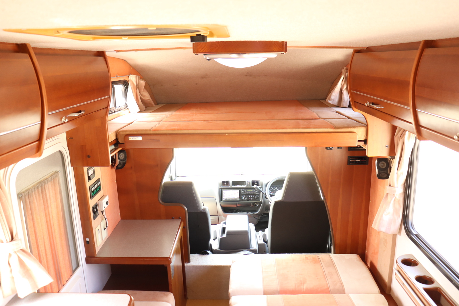 キャンピングカーキャブコン