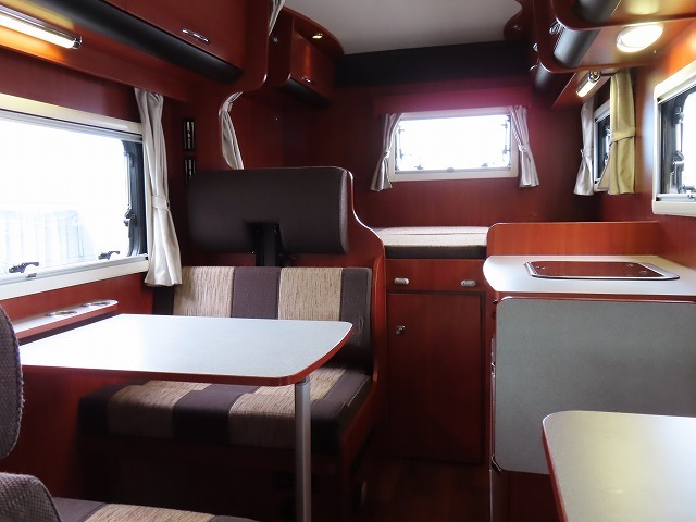 キャンピングカーキャブコン