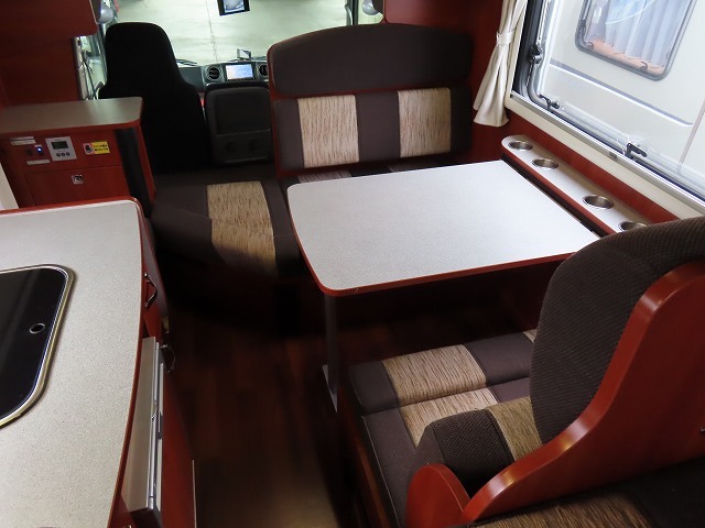 キャンピングカーキャブコン