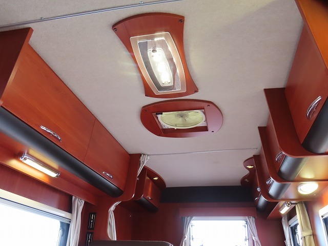 キャンピングカーキャブコン